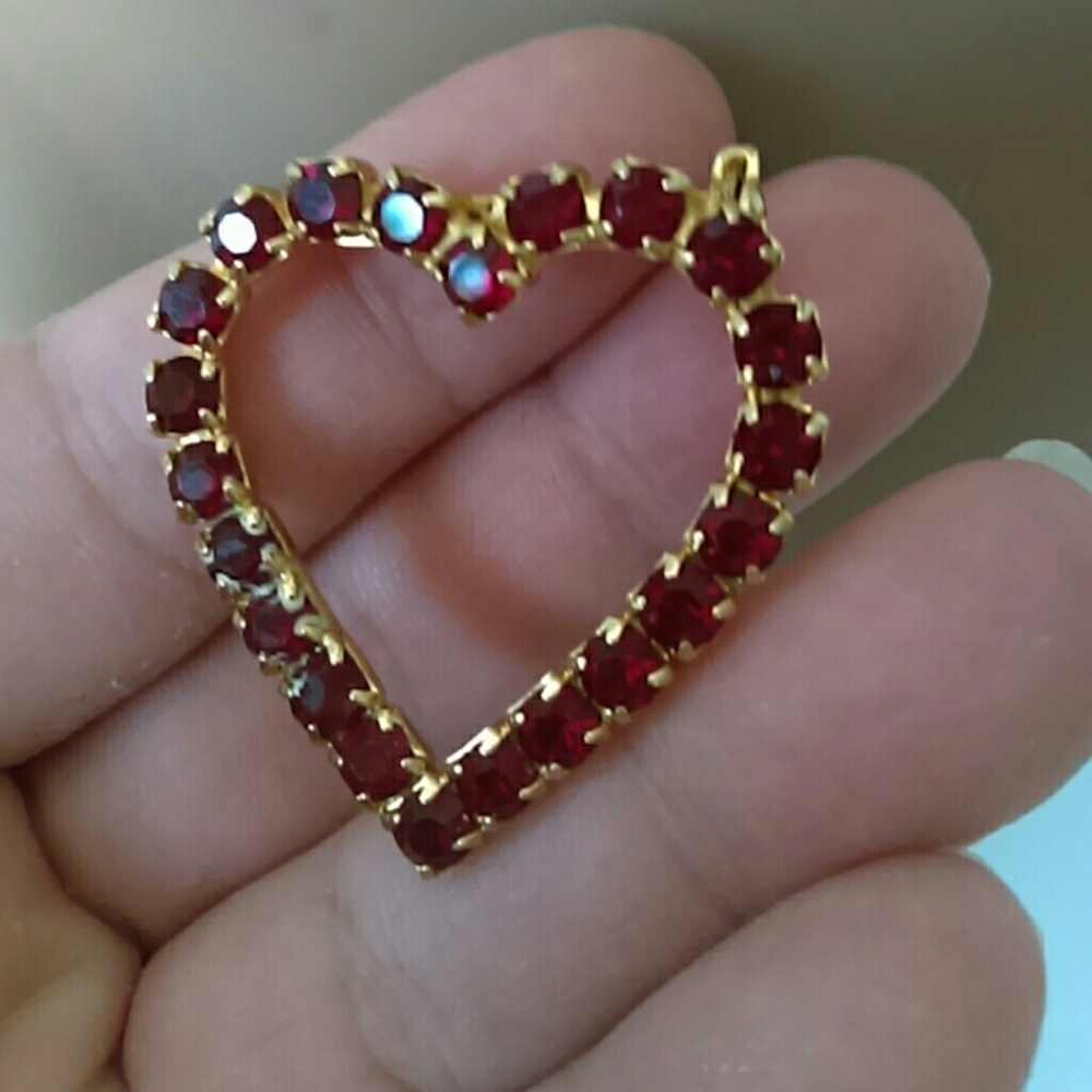 VINTAGE Red Rhinestone Heart Brooch Pin - Picture 2 of 4
